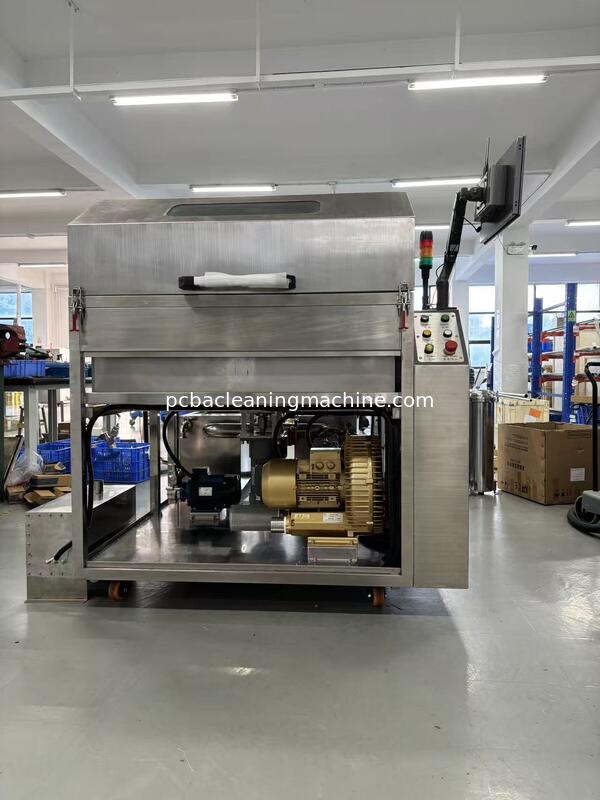 Уровень шума менее 75 дБ. Машина для очистки поддонов SME 5200 используется для очистки флюсовой пыли с поддонов печей оплавления, приспособлений, приспособлений, цепей захватов, сеток, охладителей и фильтров печей оплавления, сушка горячим воздухом.