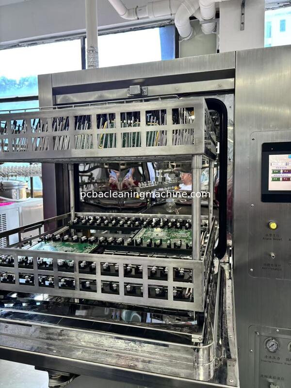 Удаление пятен с печатной платы (PCBA) с помощью химического чистящего средства SME-5600T. Основное применение: автомобильная электроника, печатные платы для военной техники, печатные платы для аэрокосмической промышленности, печатные платы для телекоммуникаций, печатные платы для медицинских устройств, печатные платы для цифровых измерительных приборов, печатные платы для оборудования.